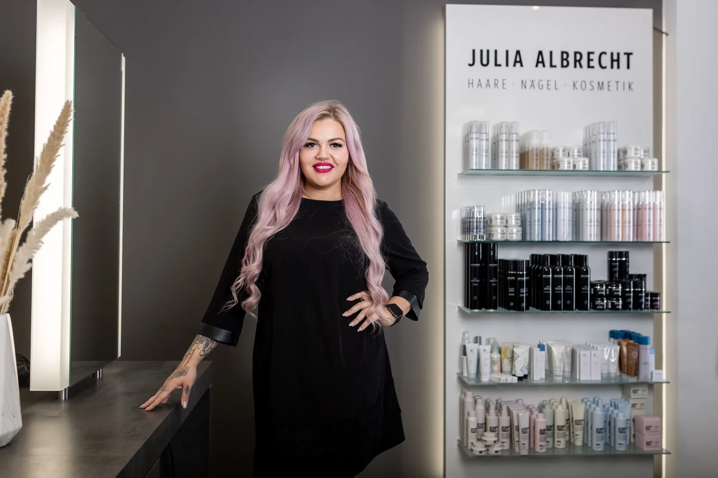 Unternehmerin in ihrem Salon